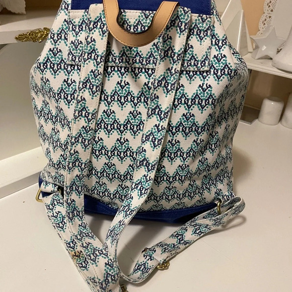 Vineyard Vines Blue and White Patterned Backpack - Picture 7 of 16